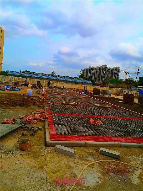 椰海大道高铁办公楼停车广场砖铺贴项目施工